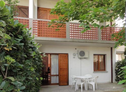 Flat in a villa with private garden