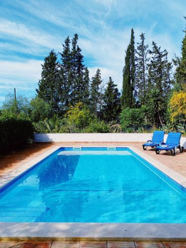 Casa Lisroyan - Pool & Garden Villa in Armacao in Alcantarilha