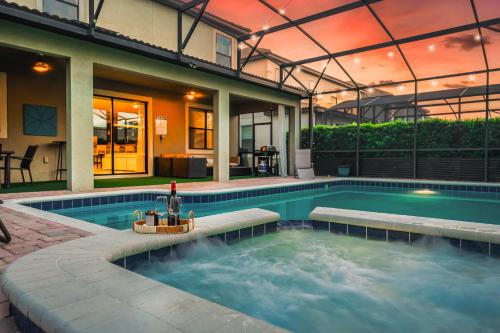 FREE waterpark lazy river near Disney Heated pool