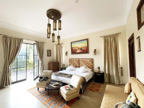 1 king bed, 2 twin beds
