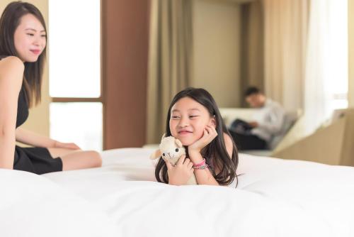 Novotel Shanghai Clover Room Type - Deluxe King Suite