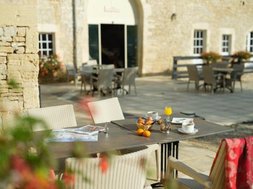 Зручності, Manoir de Mathan - Chambre Junior Suite Triple PMR Résidentielle (Junior Suite Triple PMR Residentielle avec cuisine au Manoir de Mathan a Crepon 5mn d'Arromanches et) in Крепон