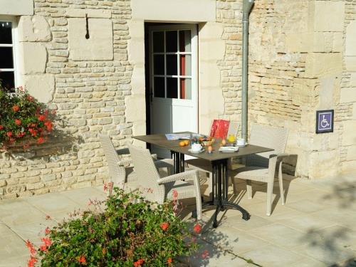 Зручності, Manoir de Mathan - Chambre Junior Suite Triple PMR Résidentielle (Junior Suite Triple PMR Residentielle avec cuisine au Manoir de Mathan a Crepon 5mn d'Arromanches et) in Крепон