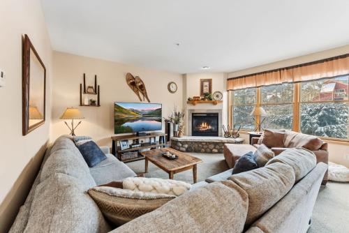 The Cozy Corral Private Hot Tub Walk to Town image