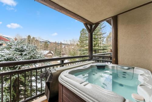 The Cozy Corral Private Hot Tub Walk to Town in Breckenridge, USA