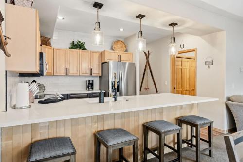 The Cozy Corral Private Hot Tub Walk to Town in Breckenridge, USA