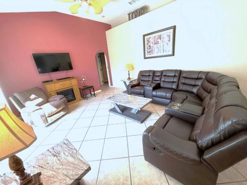 Golf Course Views Large Pool Deck Villa in Southern Dunes in Haines City, USA