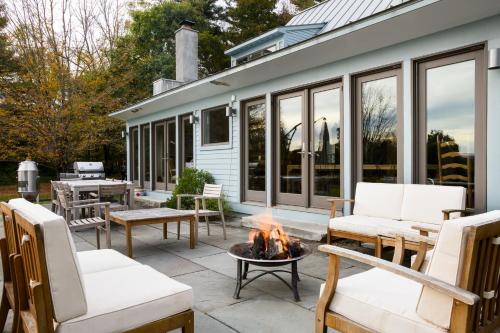 Luxury Berkshire Retreat with Pool and Hot Tub and Sleeps 18 in Egremont (MA)