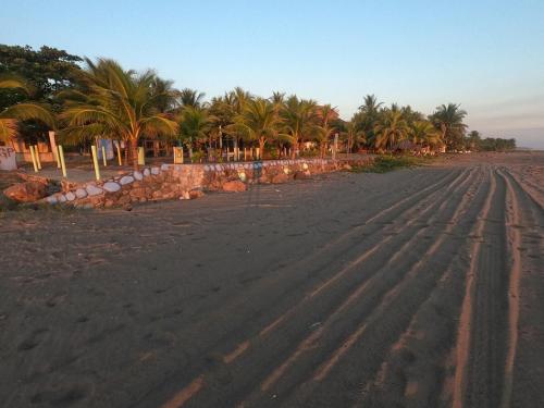المنطقة المحيطة, BuenaMar Malibu Beach in Barra De Santiago