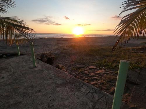 المنطقة المحيطة, BuenaMar Malibu Beach in Barra De Santiago
