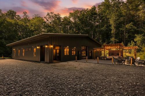 5 King Beds - Sleeps 18 - Game Room - Brew Trail