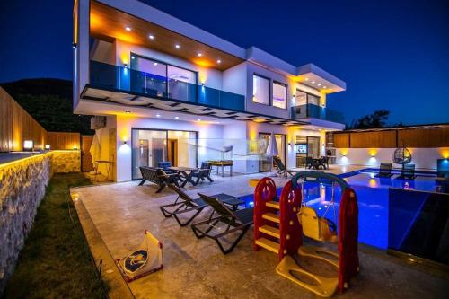 Villa Olivet-Kalkan- Huge Private Pool and lovely garden-Jakuzzies-Sauna-Turkish Hamam – khách sạn tại Uzumlu