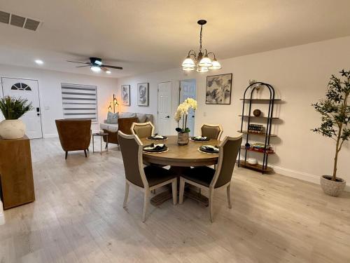 บริการและสิ่งอำนวยความสะดวก, Soluna-Fully fenced home with private pool in สปริง ฮิลล์ (FL)