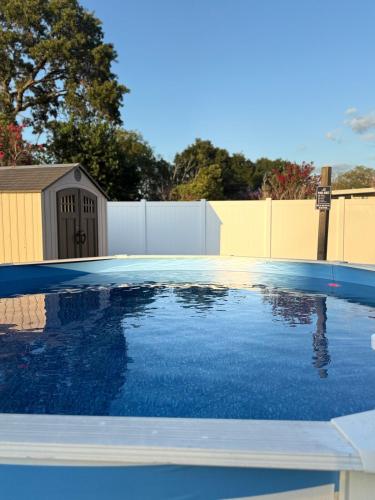 สระว่ายน้ำ, Soluna-Fully fenced home with private pool in สปริง ฮิลล์ (FL)