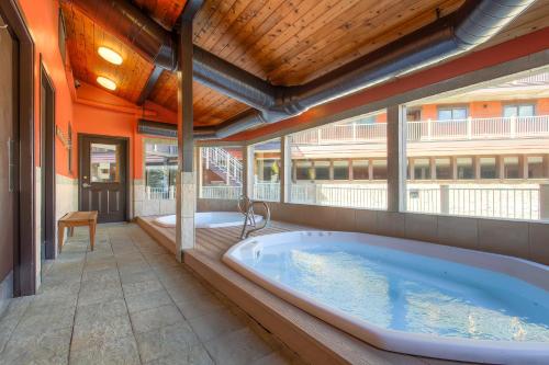 Sawmill Creek 214 by Ski Country Resorts in Four O'Clock