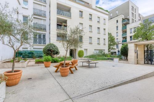 Close to Paris, Metro,RER, 6 People, PKG