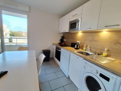 La Fraternité, 4 chambres, 2 parkings, 2 salle d'eau, WIFI (La Fraternite, 4 chambres, 2 parkings, 2 salle d'eau, WIFI) in Saint-Eloi