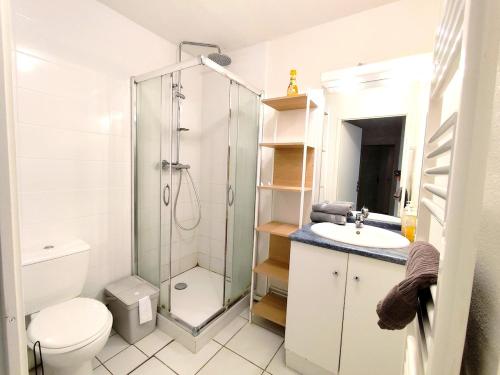 La Fraternité, 4 chambres, 2 parkings, 2 salle d'eau, WIFI (La Fraternite, 4 chambres, 2 parkings, 2 salle d'eau, WIFI) in Saint-Eloi