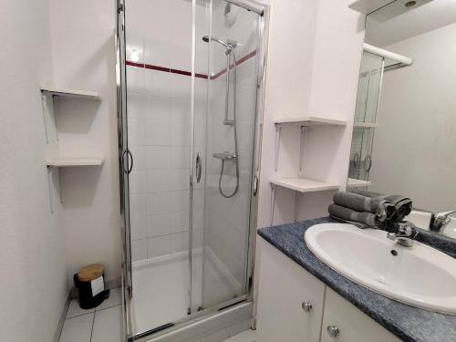 La Fraternité, 4 chambres, 2 parkings, 2 salle d'eau, WIFI (La Fraternite, 4 chambres, 2 parkings, 2 salle d'eau, WIFI) in Saint-Eloi
