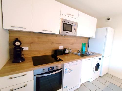 La Fraternité, 4 chambres, 2 parkings, 2 salle d'eau, WIFI (La Fraternite, 4 chambres, 2 parkings, 2 salle d'eau, WIFI) in Saint-Eloi
