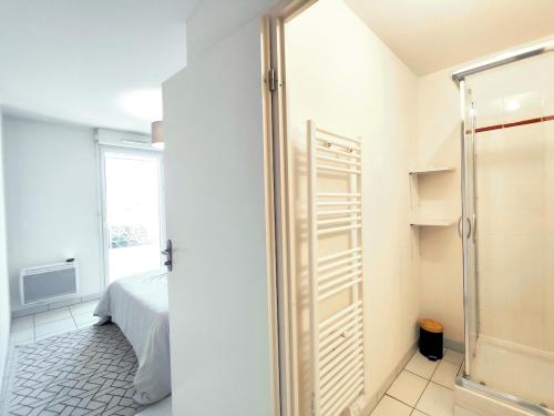La Fraternité, 4 chambres, 2 parkings, 2 salle d'eau, WIFI (La Fraternite, 4 chambres, 2 parkings, 2 salle d'eau, WIFI) in Saint-Eloi