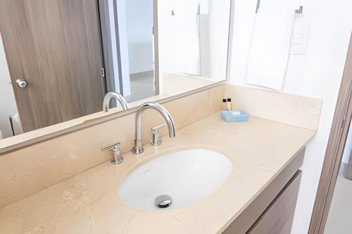 Beautiful 2 Bedroom Apt on the 11th Floor-Morros City