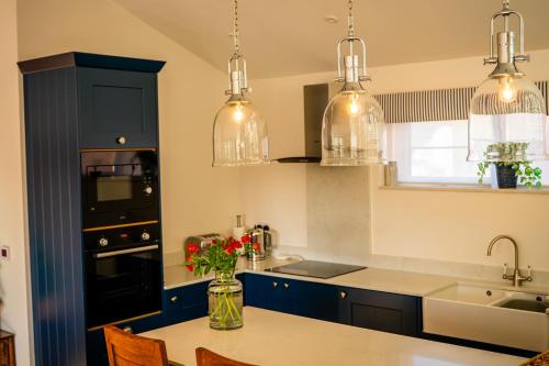 Konyha, Finwood Green Farm Holiday Cottages-The Calf Shed and The Milk Parlour in Claverdon