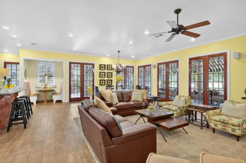 Luxury Golf Course Private Retreat with Heated Swimming Pool detail