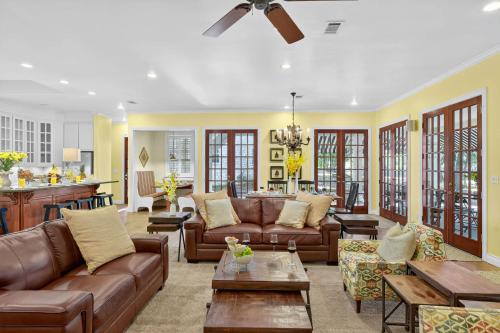 Luxury Golf Course Private Retreat with Heated Swimming Pool in Horseshoe Bay (TX)