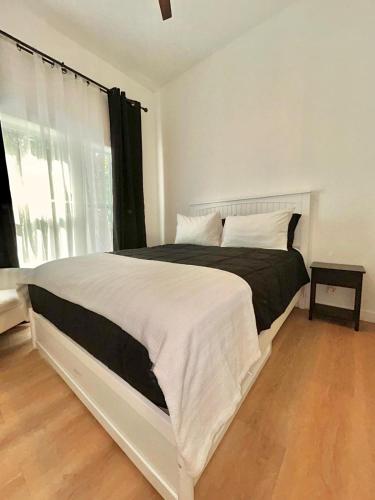 La Maison Blanche- Close Beach Access in Gregory Town