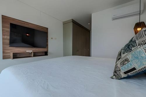 Spectacular 3 Bedroom Apt Palmetto Beach 1201