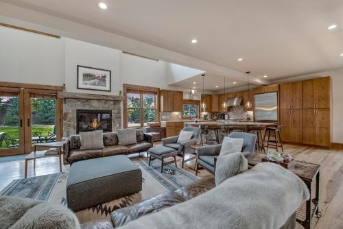 Mountain Lodge Oasis w Hot Tub-Rio Grande Trail in Carbondale, USA