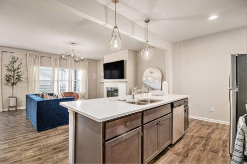 Family Vacation Destination-2 Car Garage-Sleeps 7 in Blair Villa-Poole Creek