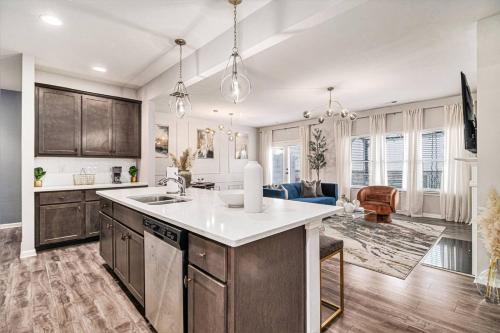 Family Vacation Destination-2 Car Garage-Sleeps 7 in Blair Villa-Poole Creek