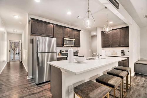 Family Vacation Destination-2 Car Garage-Sleeps 7 in Blair Villa-Poole Creek