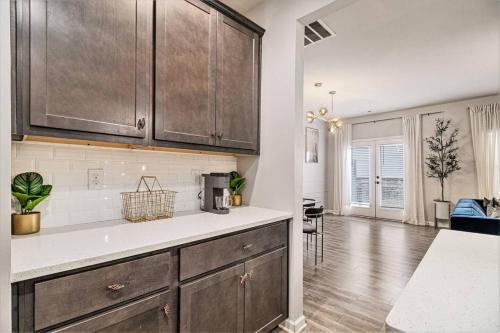 Family Vacation Destination-2 Car Garage-Sleeps 7 in Blair Villa-Poole Creek