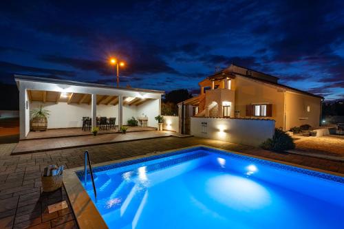 My Dalmatia - Villa Marijana with private pool in Radonic