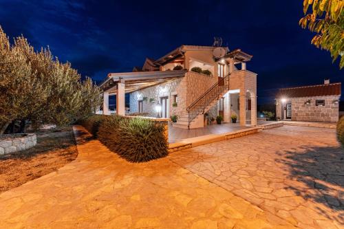 My Dalmatia - Villa Marijana with private pool in Radonic