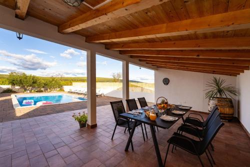 My Dalmatia - Villa Marijana with private pool in Radonic
