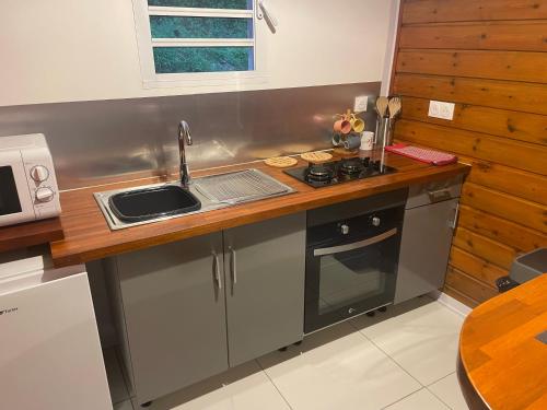 Kitchen, Les gites Lanmou 1 in La Desirade