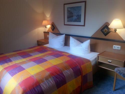 1 king bed, 1 sofa bed