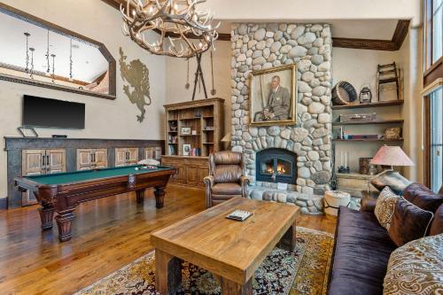 44 Meadows Ln
