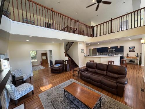 Large Family Gathering Home on Kelleys Island in Marblehead (OH)