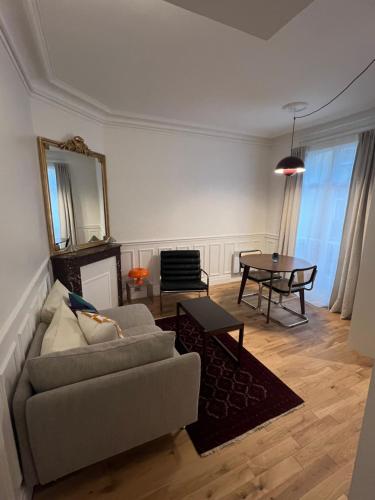 Élégant T2 sur cour Paris Goncourt, Paris