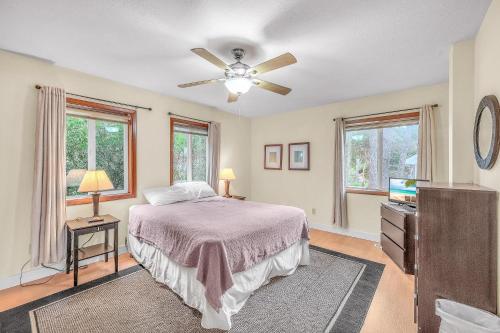 Breaking Waves Retreat by RedAwning – Depoe Bay, OR