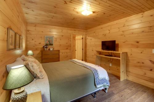 Peaceful Cabin with Deck 3 Mi to Little River Canyon - image 10