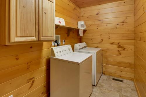 Peaceful Cabin with Deck 3 Mi to Little River Canyon - image 12