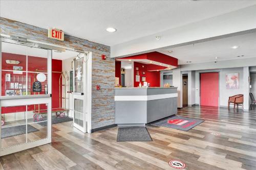 大堂, 布魯明頓華美達酒店 (Ramada Limited Bloomington) in 布盧明頓(IL)