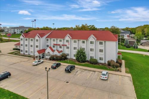Ramada Limited and Suites Bloomington - image 10