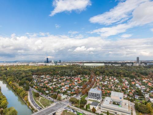 Penthouse Apartment with Rooftop Pool and Terrace City Views - image 2